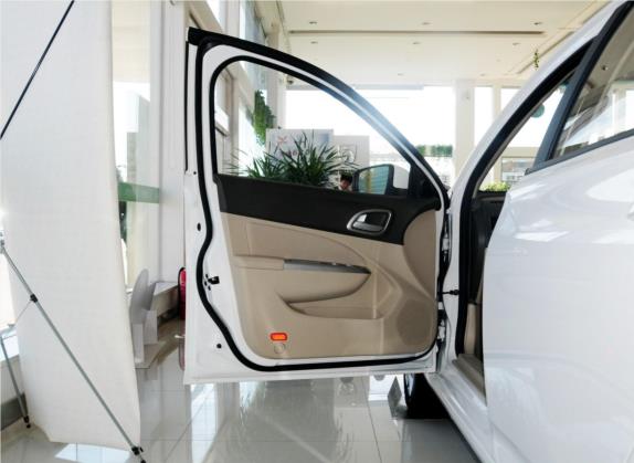 宝骏630 2014款 1.5L 手动标准型 车厢座椅   前门板