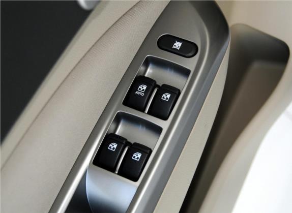 宝骏630 2014款 1.5L 手动标准型 车厢座椅   门窗控制