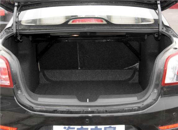宝骏630 2014款 1.5L 自动舒适型 车厢座椅   后备厢
