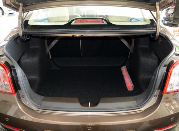 宝骏630 2014款 1.5L 自动精英型 车厢座椅   后备厢