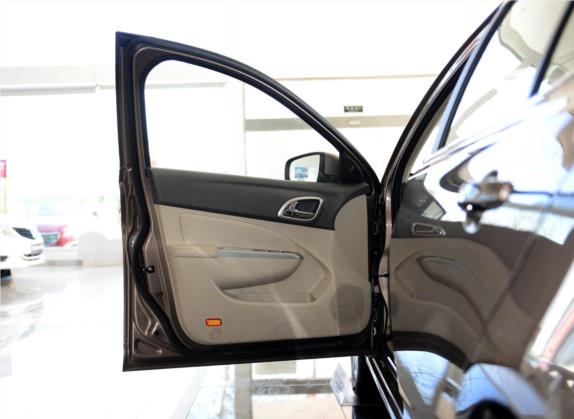 宝骏630 2014款 1.5L 自动精英型 车厢座椅   前门板