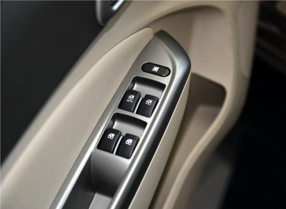 宝骏630 2014款 1.5L 自动精英型 车厢座椅   门窗控制