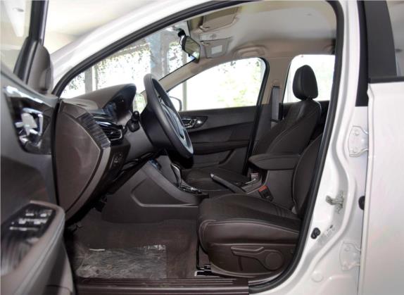宝骏630 2016款 1.5L 自动舒适型 车厢座椅   前排空间