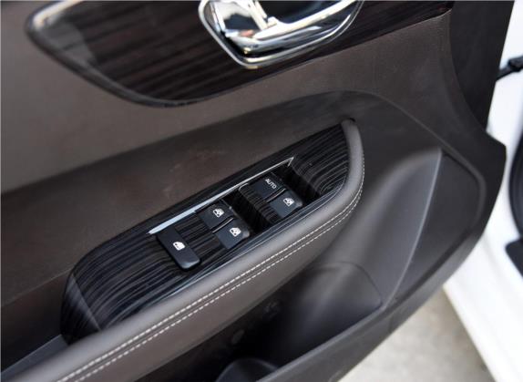 宝骏630 2016款 1.5L 手动舒适型 车厢座椅   门窗控制