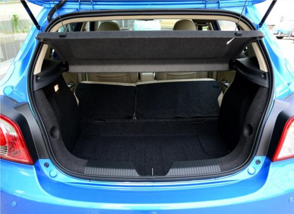 宝骏610 2014款 1.5L 自动豪华型 车厢座椅   后备厢