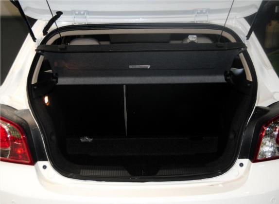 宝骏610 2014款 1.5L 自动舒适型 车厢座椅   后备厢