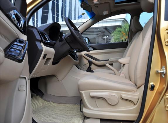 宝骏730 2014款 1.5L 手动豪华型 7座 车厢座椅   前排空间