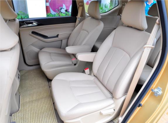 宝骏730 2014款 1.5L 手动豪华型 7座 车厢座椅   后排空间
