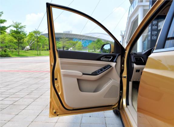 宝骏730 2014款 1.5L 手动豪华型 7座 车厢座椅   前门板