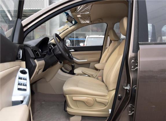 宝骏730 2014款 1.5L 手动标准型 7座 车厢座椅   前排空间