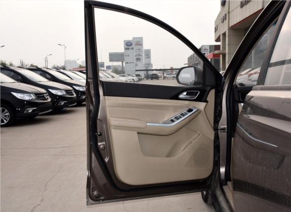 宝骏730 2014款 1.5L 手动标准型 7座 车厢座椅   前门板