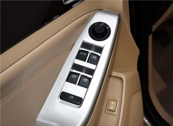 宝骏730 2014款 1.5L 手动标准型 7座 车厢座椅   门窗控制