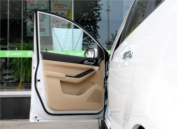 宝骏730 2014款 1.5L 手动舒适型 7座 车厢座椅   前门板