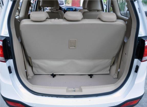 宝骏730 2014款 1.8L 手动舒适型 7座 车厢座椅   后备厢