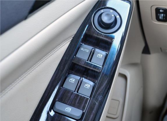 宝骏730 2014款 1.8L 手动舒适型 7座 车厢座椅   门窗控制