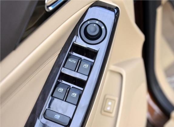宝骏730 2014款 1.5L 手动豪华导航ESP版 7座 车厢座椅   门窗控制