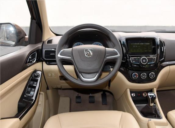宝骏730 2015款 1.8L 手动舒适ESP版 7座 中控类   驾驶位