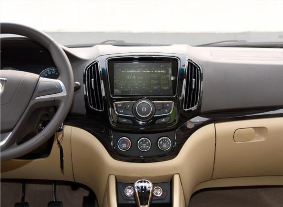宝骏730 2015款 1.8L 手动舒适ESP版 7座 中控类   中控台