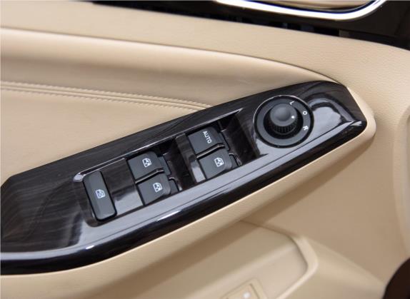宝骏730 2015款 1.8L 手动舒适ESP版 7座 车厢座椅   门窗控制