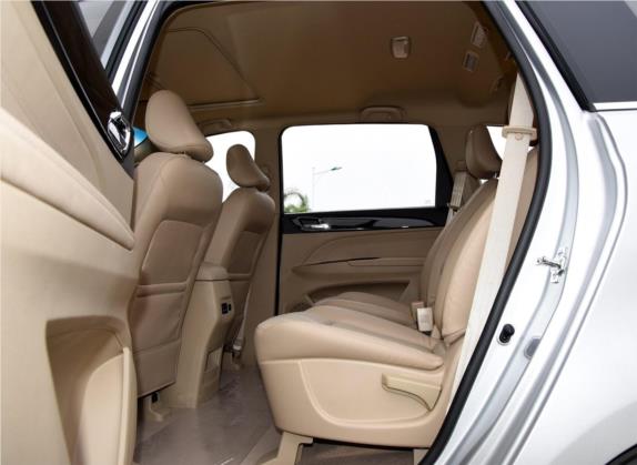宝骏730 2016款 1.8L 手动豪华型 7座 车厢座椅   后排空间