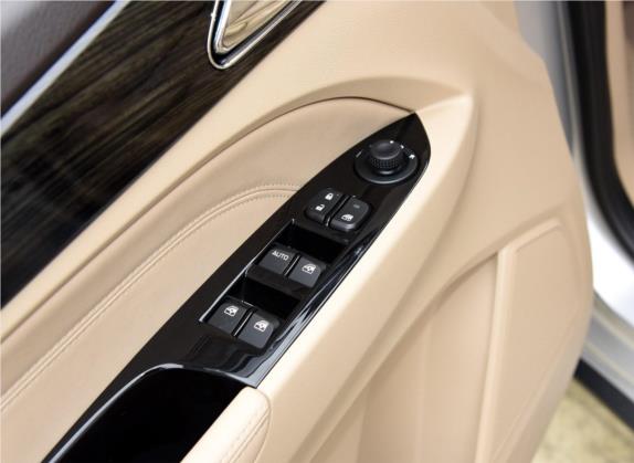 宝骏730 2016款 1.8L 手动豪华型 7座 车厢座椅   门窗控制