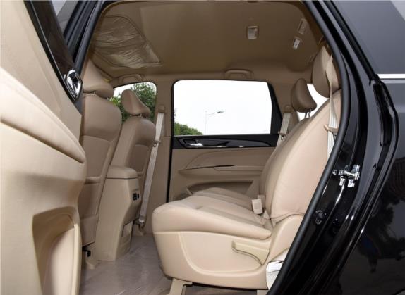 宝骏730 2016款 1.5L 手动豪华型 7座 车厢座椅   后排空间