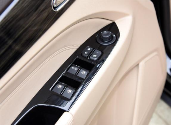 宝骏730 2016款 1.5L 手动豪华型 7座 车厢座椅   门窗控制