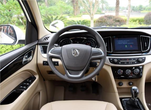 宝骏730 2016款 1.8L 手动舒适型 7座 中控类   驾驶位