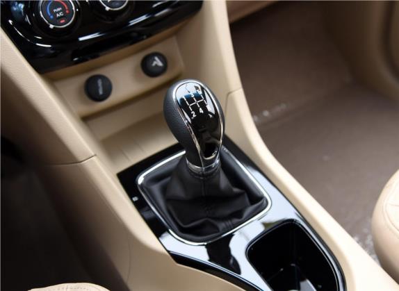 宝骏730 2016款 1.8L 手动舒适型 7座 中控类   挡把