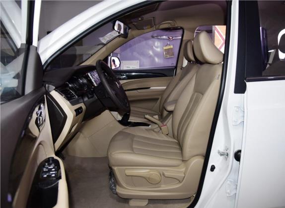 宝骏730 2016款 1.5L 手动舒适型 7座 国V 车厢座椅   前排空间