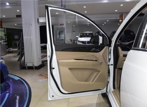宝骏730 2016款 1.5L 手动舒适型 7座 国V 车厢座椅   前门板