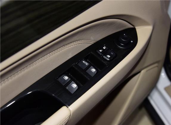 宝骏730 2016款 1.5L 手动舒适型 7座 国V 车厢座椅   门窗控制