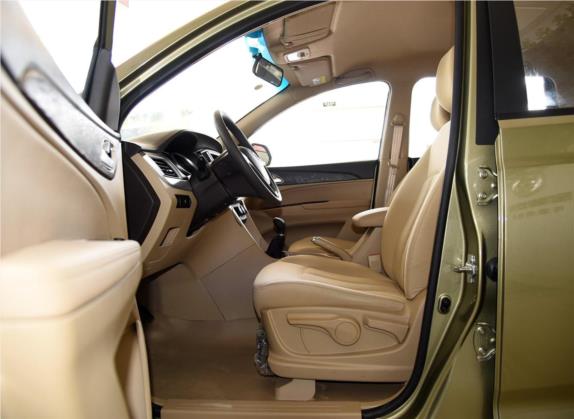 宝骏730 2016款 1.5L 手动标准型 5座 车厢座椅   前排空间