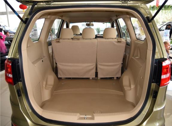 宝骏730 2016款 1.5L 手动标准型 5座 车厢座椅   后备厢