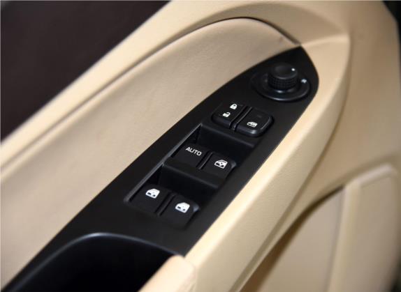 宝骏730 2016款 1.5L 手动标准型 5座 车厢座椅   门窗控制