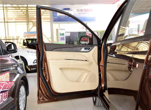 宝骏730 2016款 1.5L 手动标准型 7座 车厢座椅   前门板