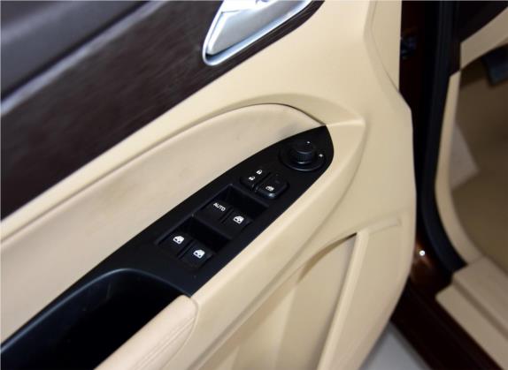 宝骏730 2016款 1.5L 手动标准型 7座 车厢座椅   门窗控制