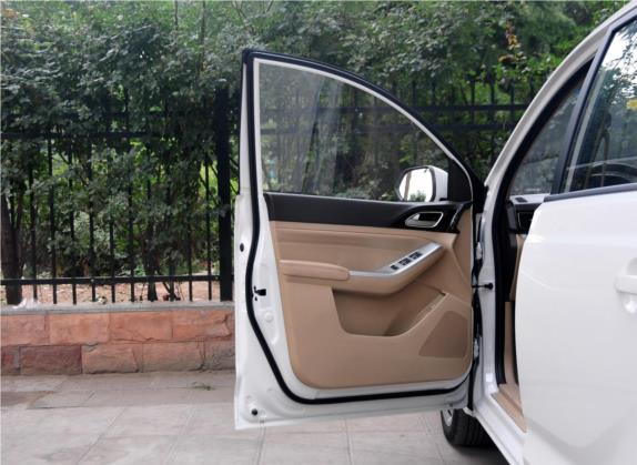 宝骏730 2016款 1.5L 手动超值型 7座 国V 车厢座椅   前门板