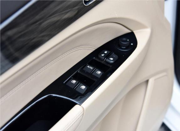 宝骏730 2016款 1.5T 手动豪华型 7座 车厢座椅   门窗控制