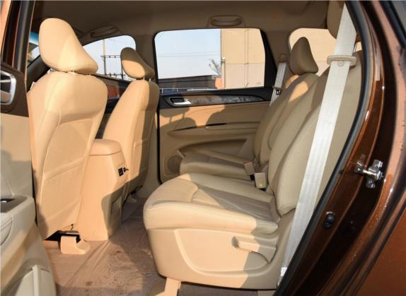 宝骏730 2016款 1.5T 手动标准型 7座 车厢座椅   后排空间