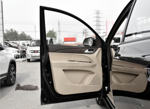 宝骏730 2016款 改款 1.5L 手动标准型 5座 车厢座椅   前门板