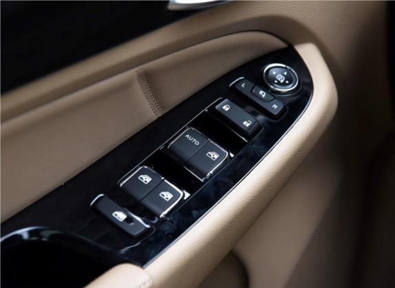 宝骏730 2017款 1.5T 手动尊享型 7座 车厢座椅   门窗控制
