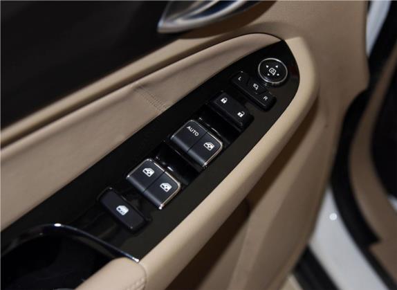 宝骏730 2017款 1.8L iAMT尊享型 7座 车厢座椅   门窗控制