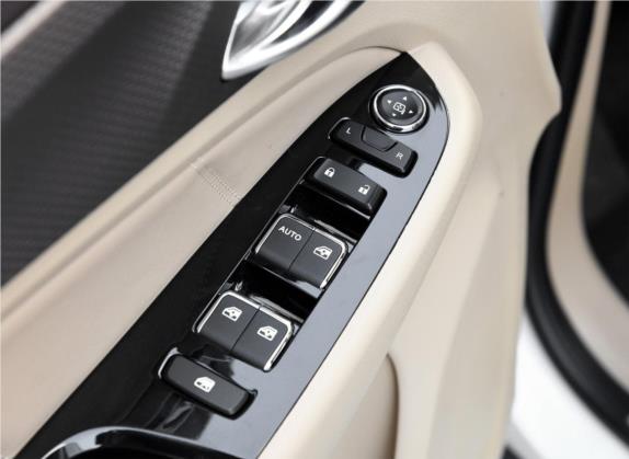 宝骏730 2017款 1.5T 手动风尚型 7座 国V 车厢座椅   门窗控制