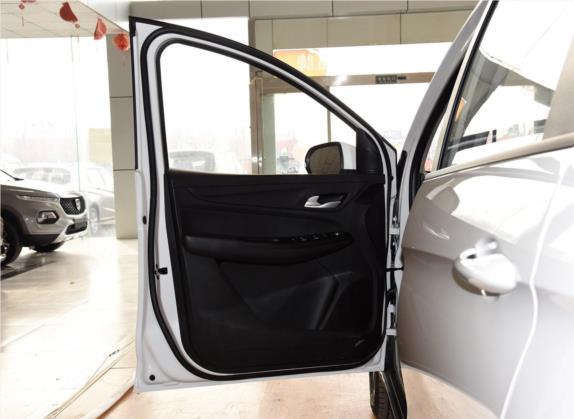 宝骏730 2019款 1.5T 手动时尚型 7座 国V 车厢座椅   前门板