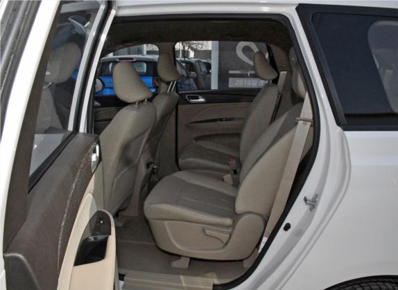 宝骏730 2019款 1.5L 手动超值型 7座 国VI 车厢座椅   后排空间