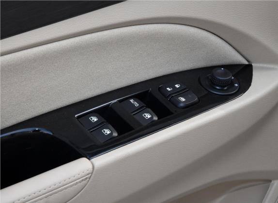 宝骏730 2019款 1.5L 手动超值型 7座 国VI 车厢座椅   门窗控制