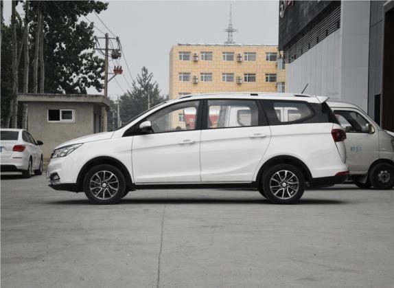 宝骏730 2019款 1.5L 手动时尚型 7座 国VI 外观   正侧