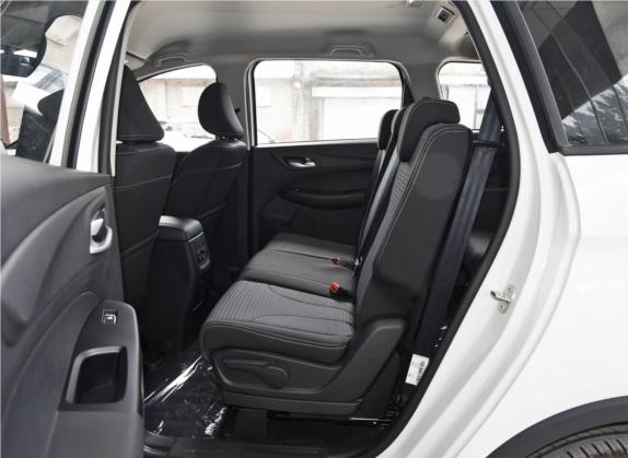 宝骏730 2019款 1.5T CVT时尚型 7座 国VI 车厢座椅   后排空间