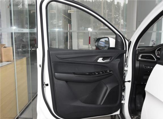 宝骏730 2019款 1.5T CVT时尚型 7座 国VI 车厢座椅   前门板